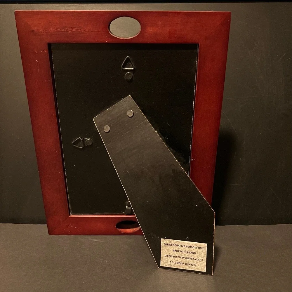 T.S. Banyan Collection 5x7 Photo Frame Red Black Wood Stand‎ Display holes edged